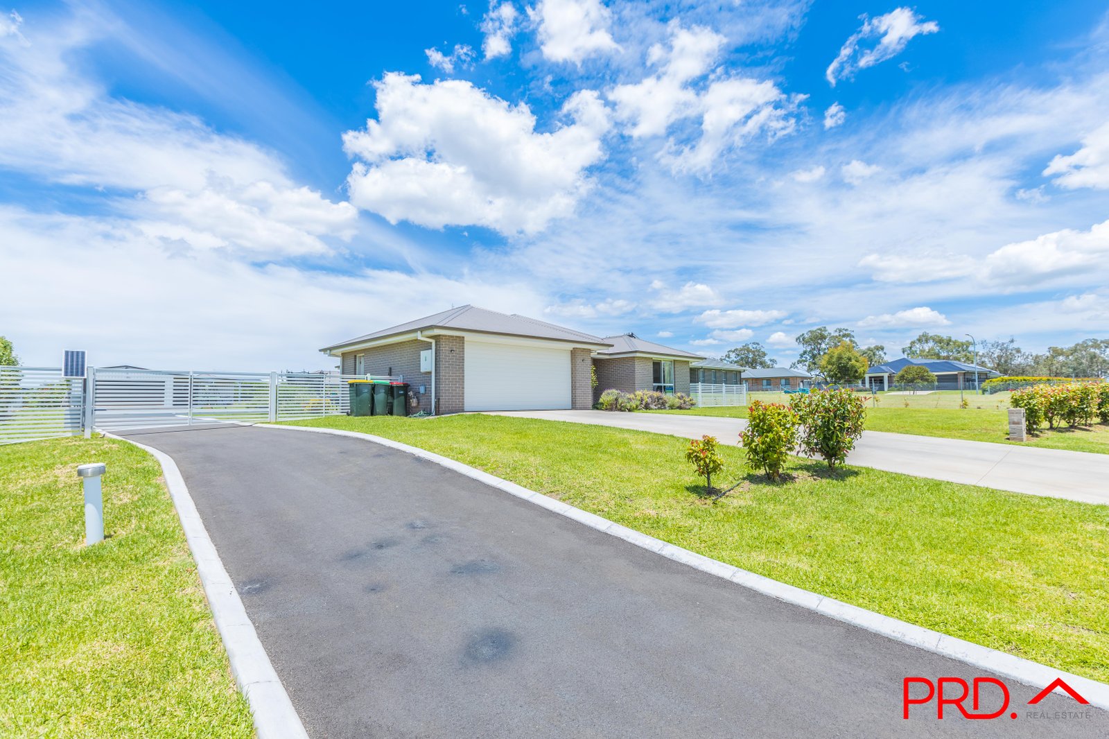 15 Glenmore Drive TAMWORTH 2