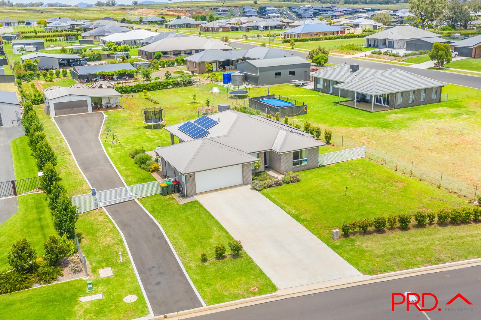 15 Glenmore Drive TAMWORTH 19