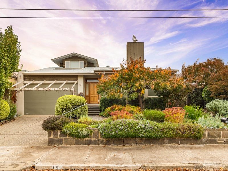 15 Grove Street LAKE WENDOUREE 1