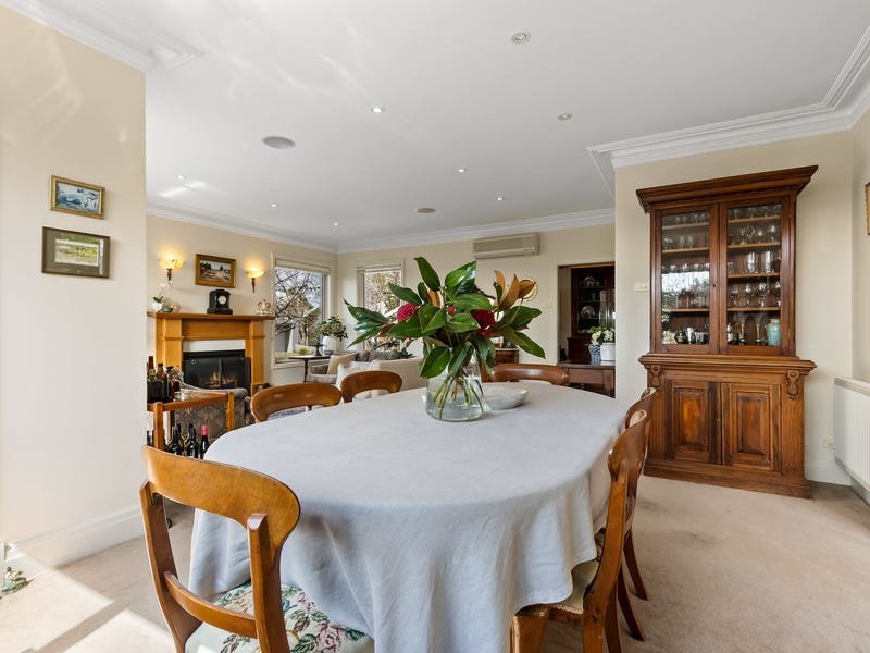 15 Grove Street LAKE WENDOUREE 9