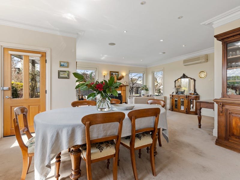 15 Grove Street LAKE WENDOUREE 10