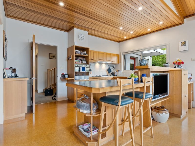 15 Grove Street LAKE WENDOUREE 12