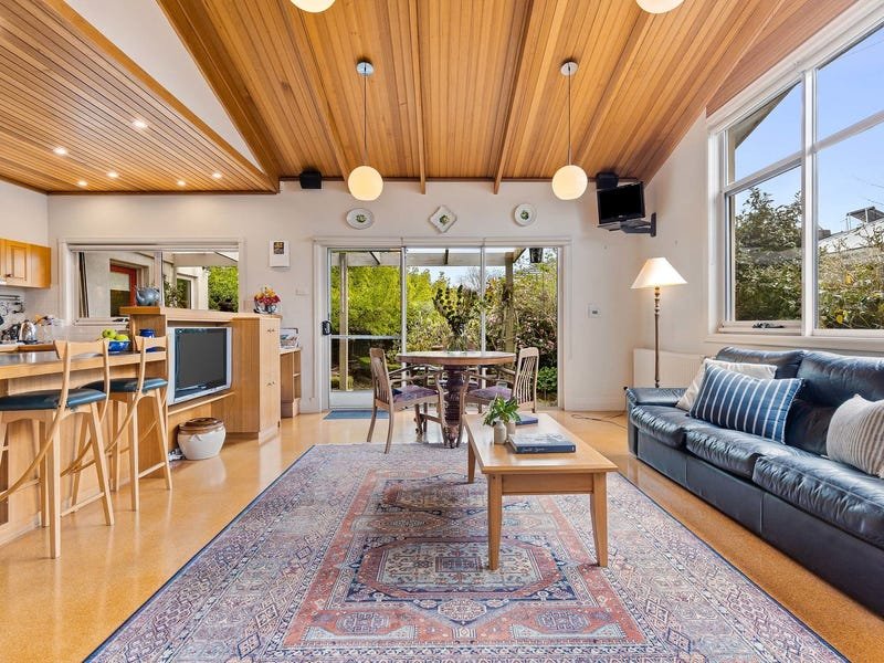 15 Grove Street LAKE WENDOUREE 14