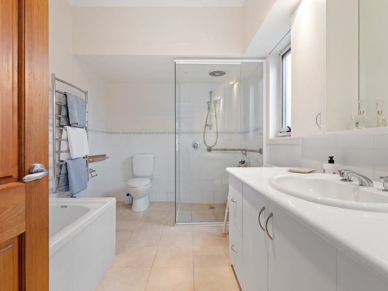 15 Grove Street LAKE WENDOUREE 17