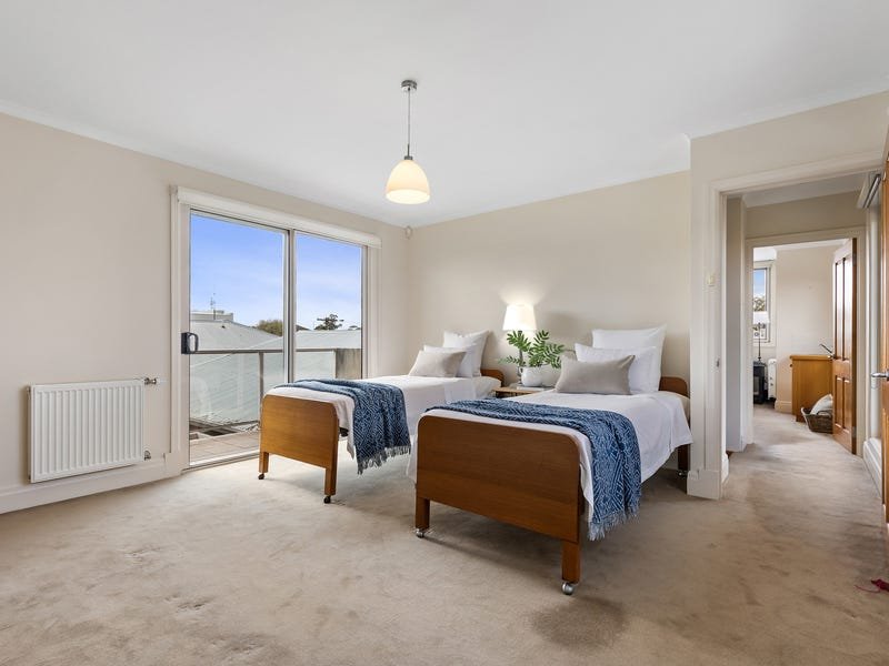 15 Grove Street LAKE WENDOUREE 19