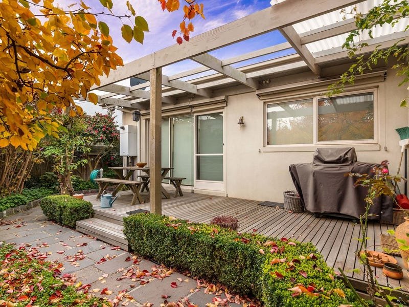 15 Grove Street LAKE WENDOUREE 22