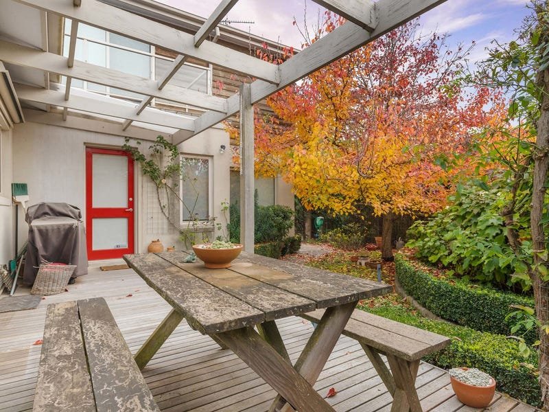 15 Grove Street LAKE WENDOUREE 24