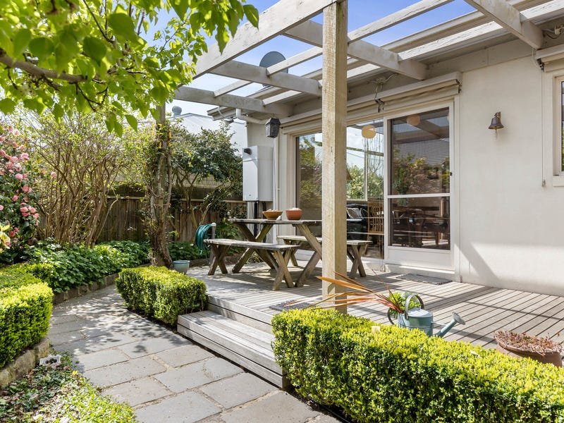 15 Grove Street LAKE WENDOUREE 25