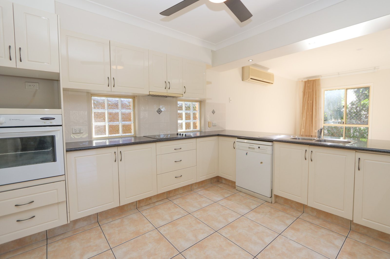 15 Gumleaf Drive MOLENDINAR 5