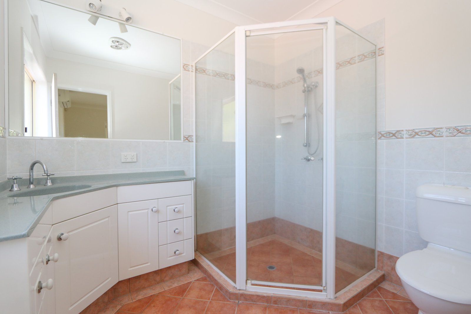 15 Gumleaf Drive MOLENDINAR 9