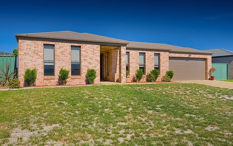15 Gumnut Court ALBURY 1