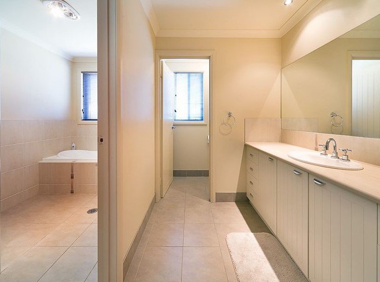 15 Gumnut Court ALBURY 12
