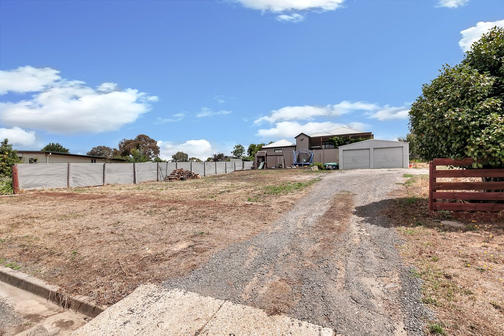 15 Hammon Street CRESWICK 3