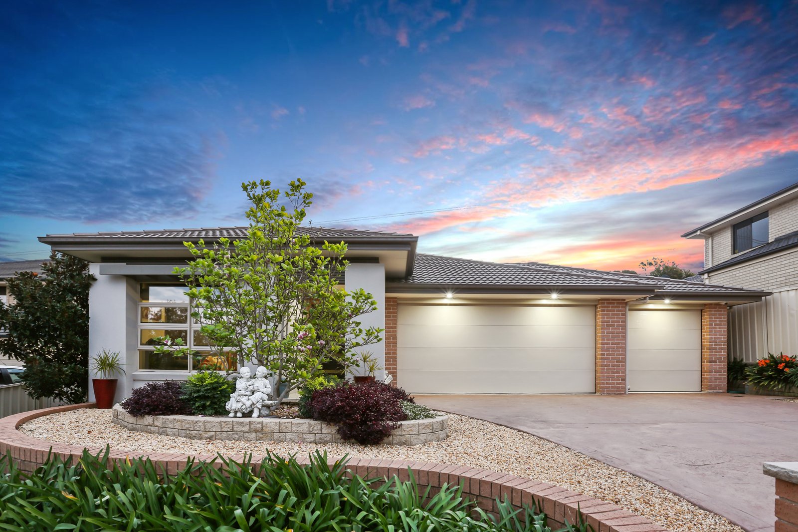 15 Hartfield Avenue HORSLEY 2