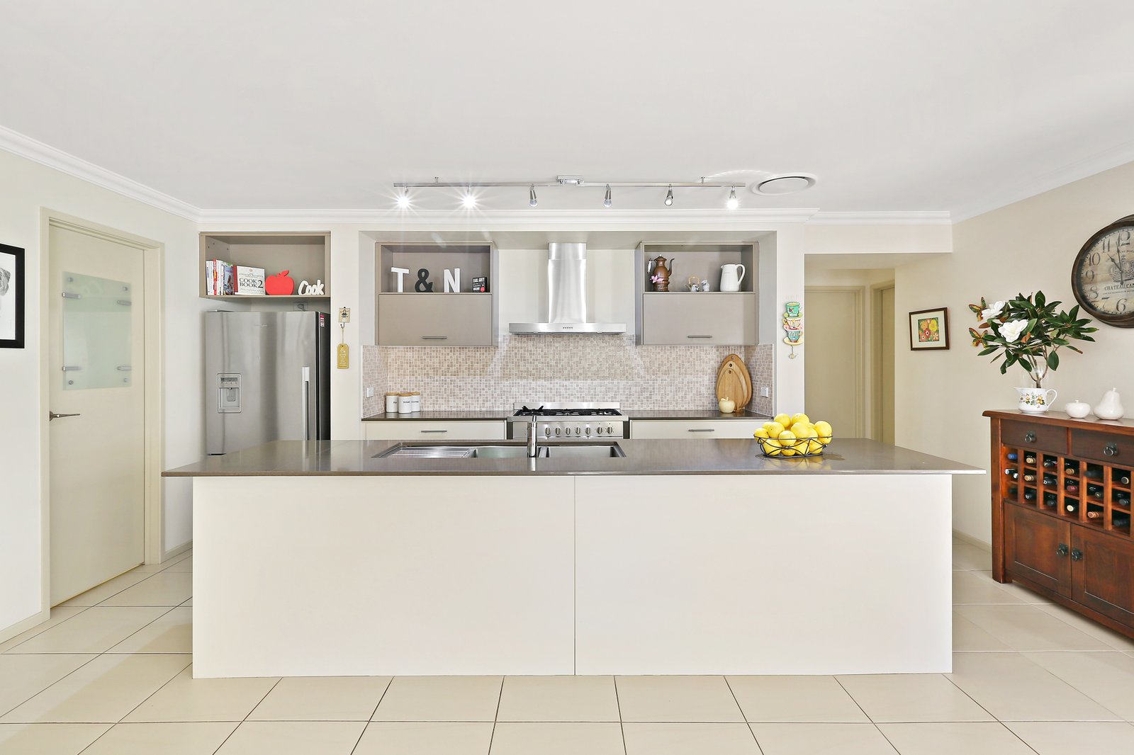 15 Hartfield Avenue HORSLEY 3