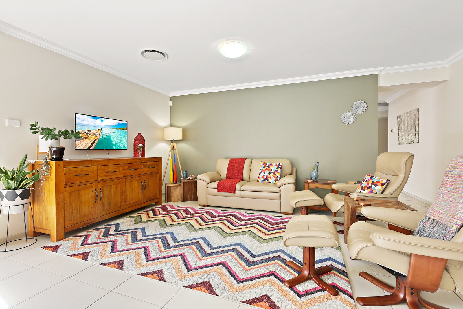 15 Hartfield Avenue HORSLEY 5