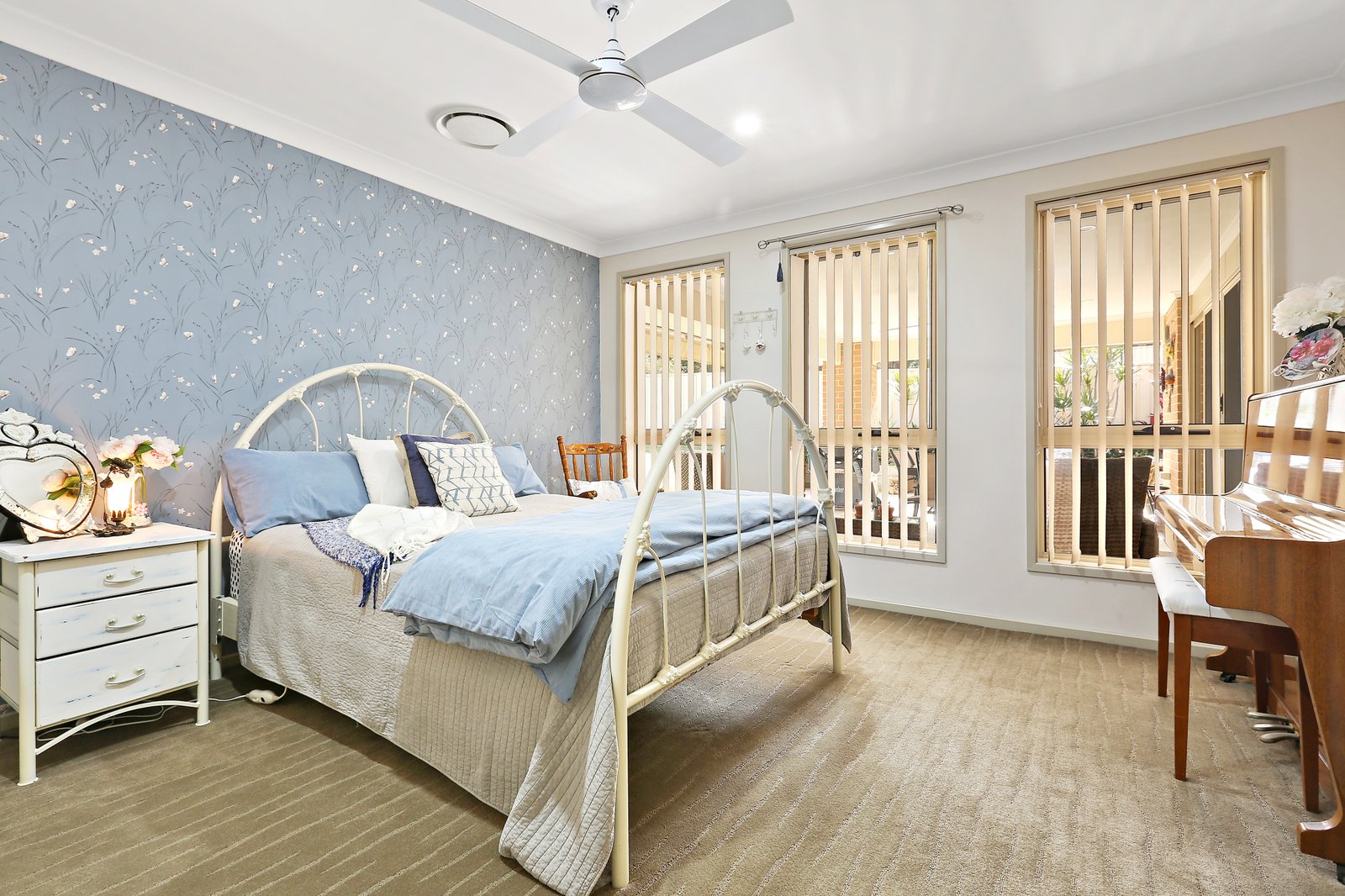 15 Hartfield Avenue HORSLEY 9