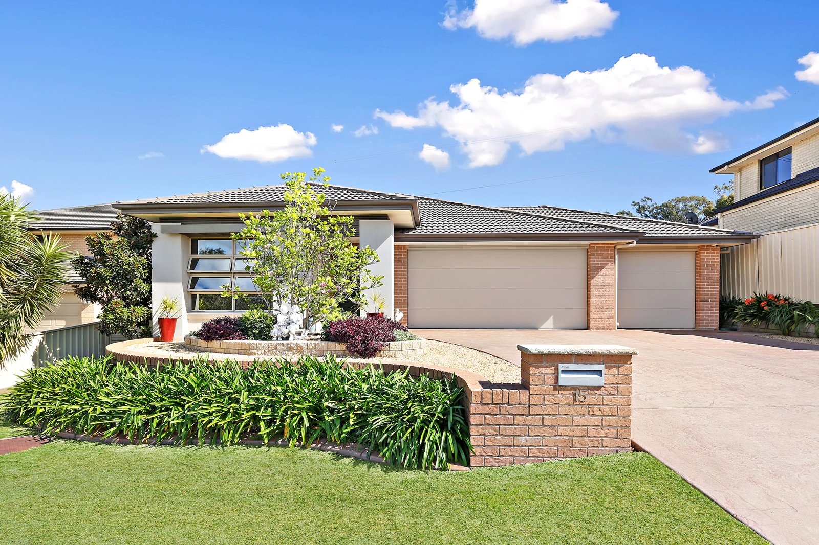 15 Hartfield Avenue HORSLEY 12