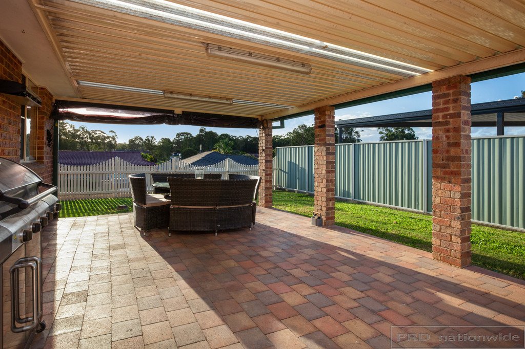 15 Holford Crescent THORNTON 4