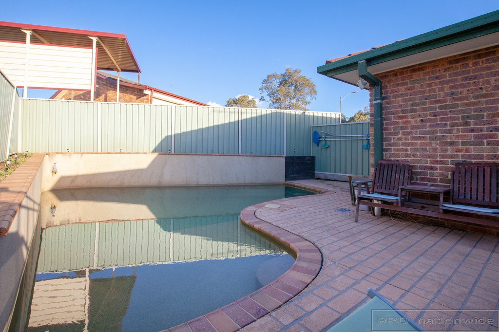 15 Holford Crescent THORNTON 6