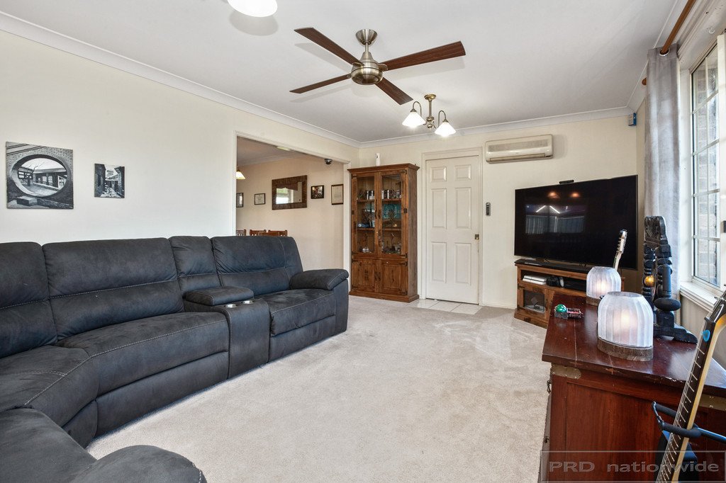 15 Holford Crescent THORNTON 8