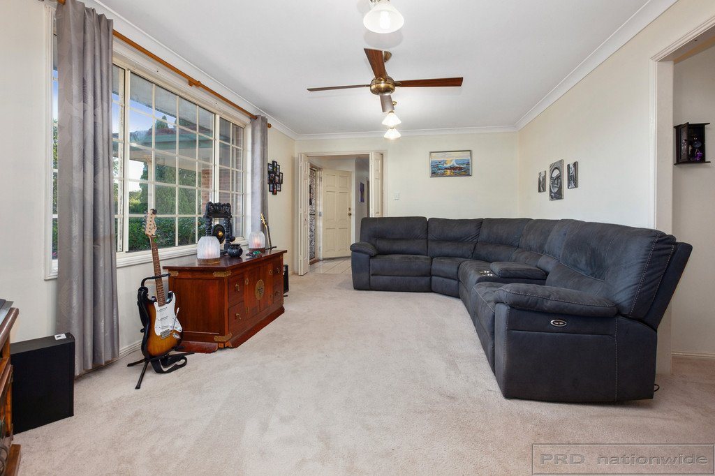 15 Holford Crescent THORNTON 9