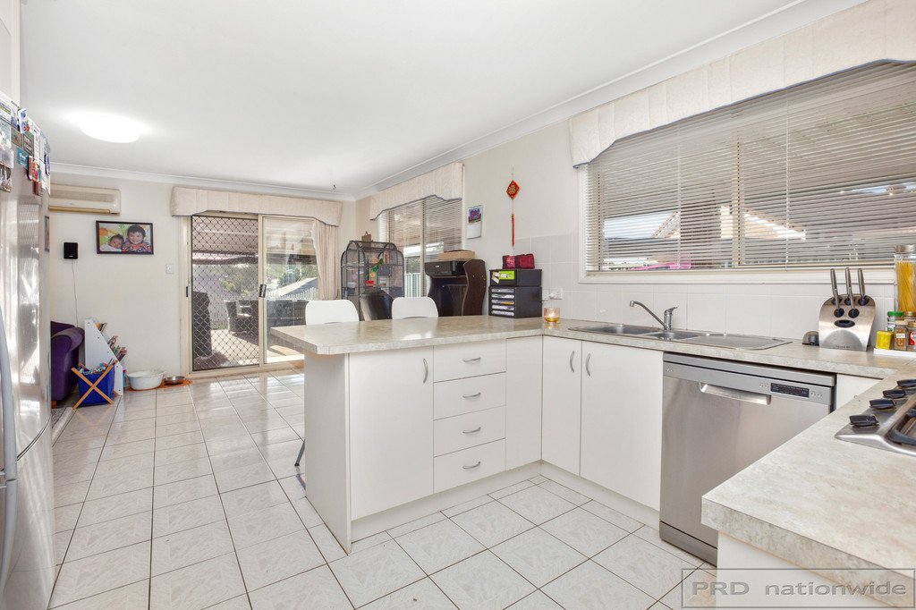 15 Holford Crescent THORNTON 12
