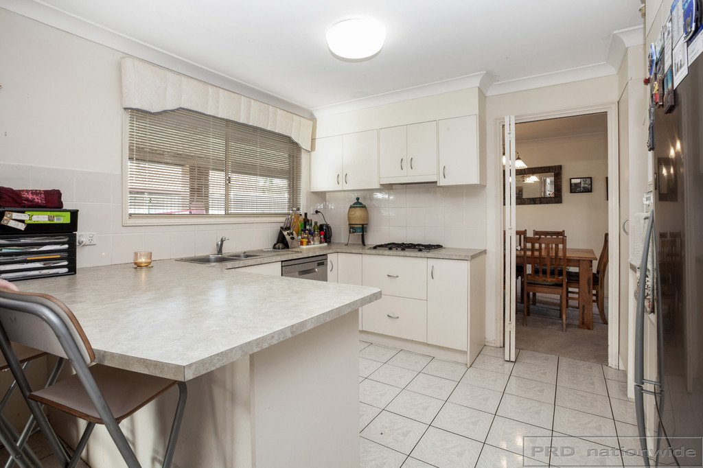 15 Holford Crescent THORNTON 13