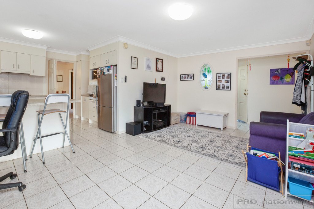 15 Holford Crescent THORNTON 14
