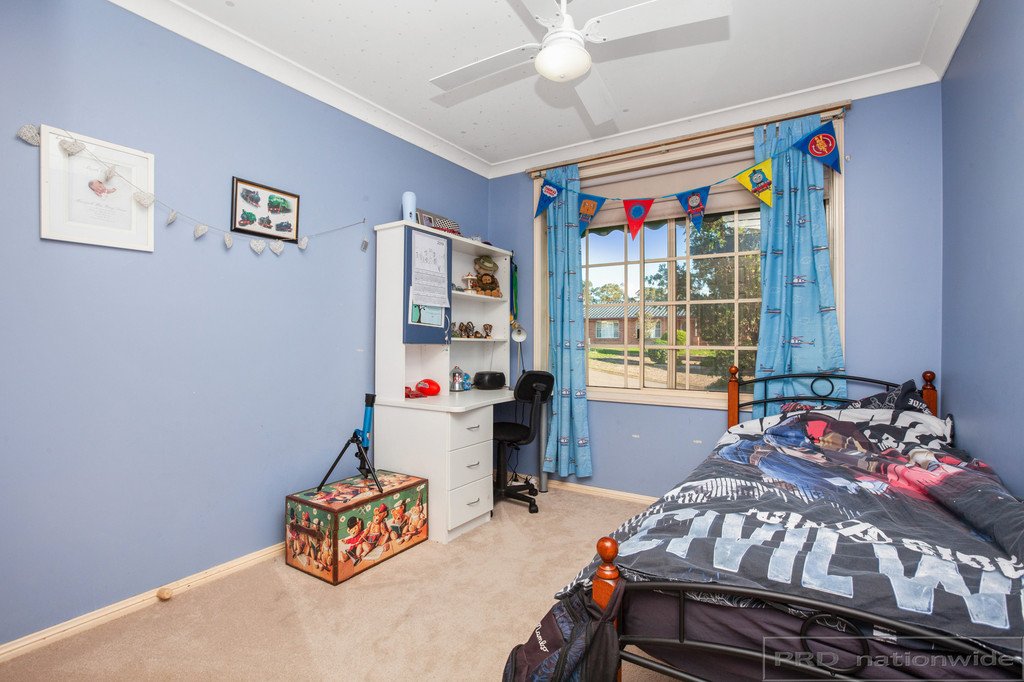 15 Holford Crescent THORNTON 19