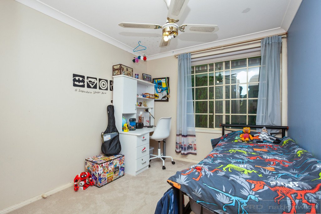 15 Holford Crescent THORNTON 22