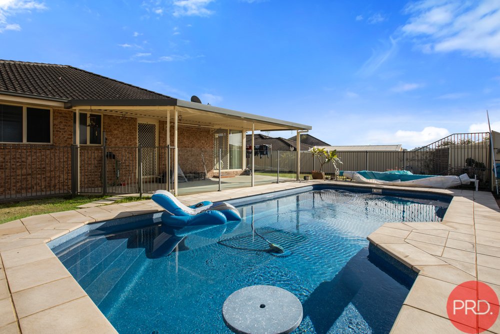 15 Honeyoak Drive ABERGLASSLYN 18