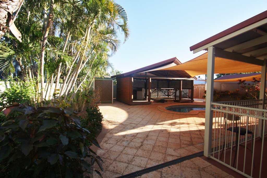 15 Howe Drive CABLE BEACH 24