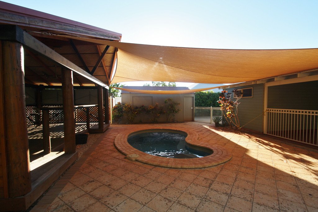 15 Howe Drive CABLE BEACH 25