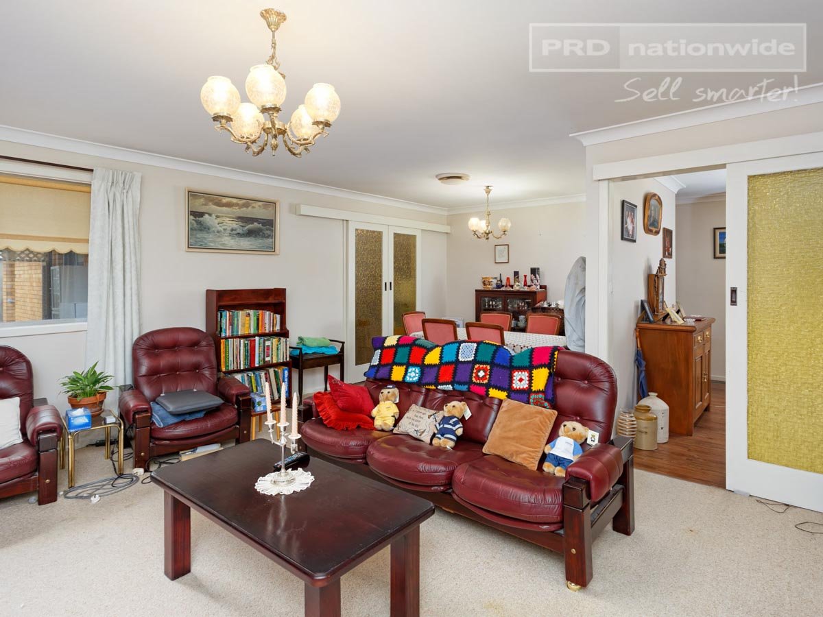 15 Jacaranda Drive LAKE ALBERT 2