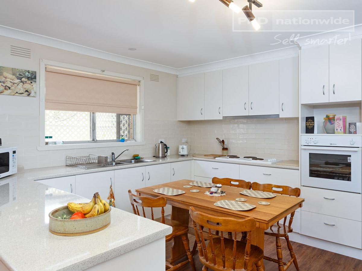 15 Jacaranda Drive LAKE ALBERT 5