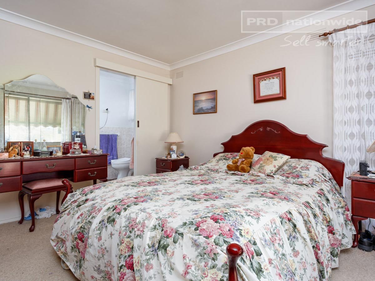 15 Jacaranda Drive LAKE ALBERT 6