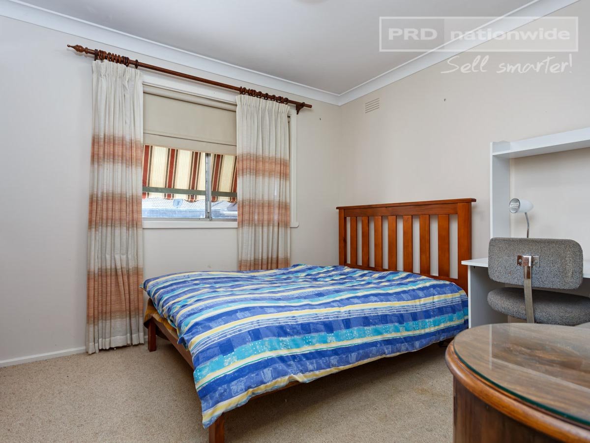 15 Jacaranda Drive LAKE ALBERT 7