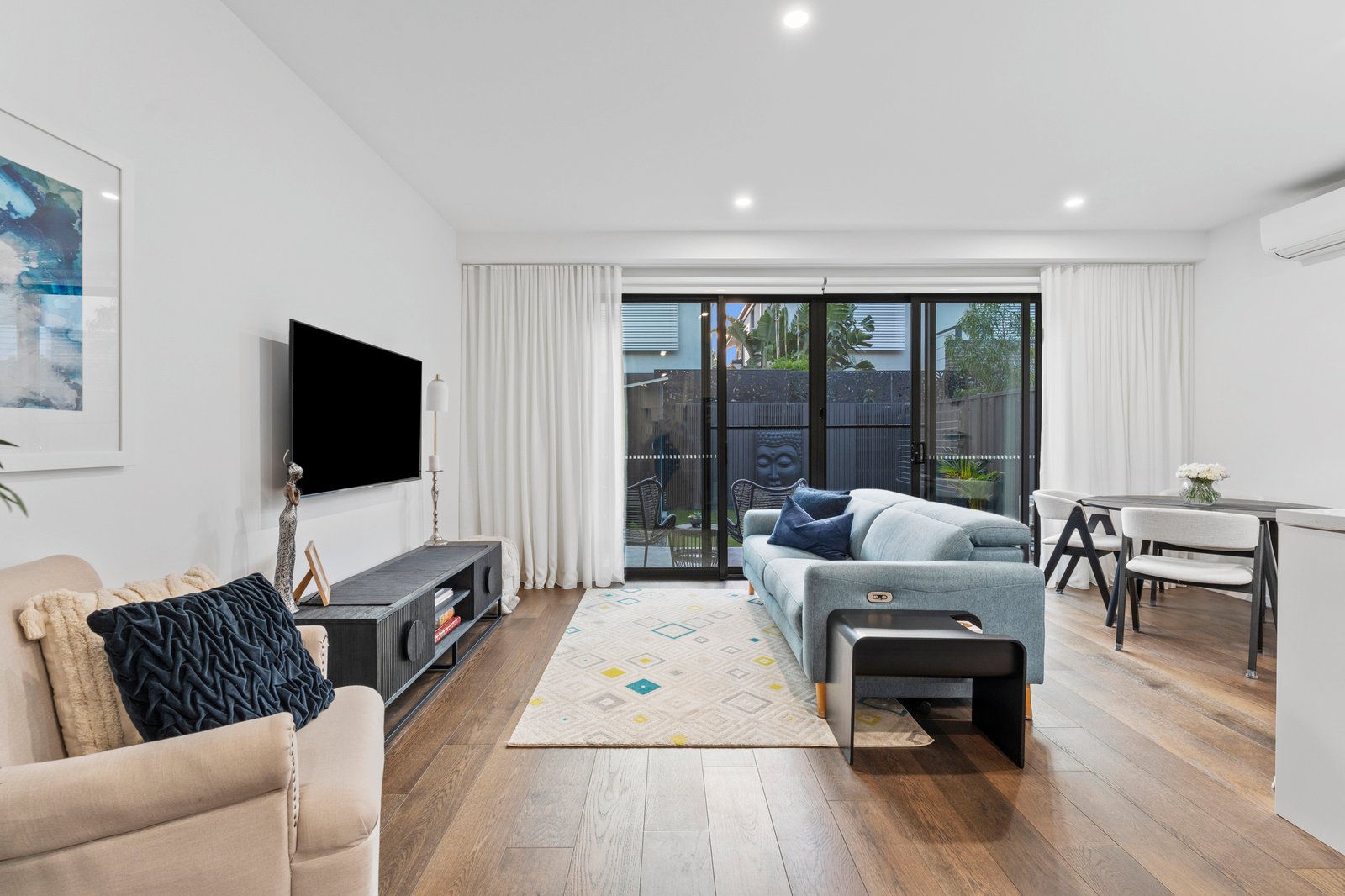 Gallery: 15 Jacaranda Lane