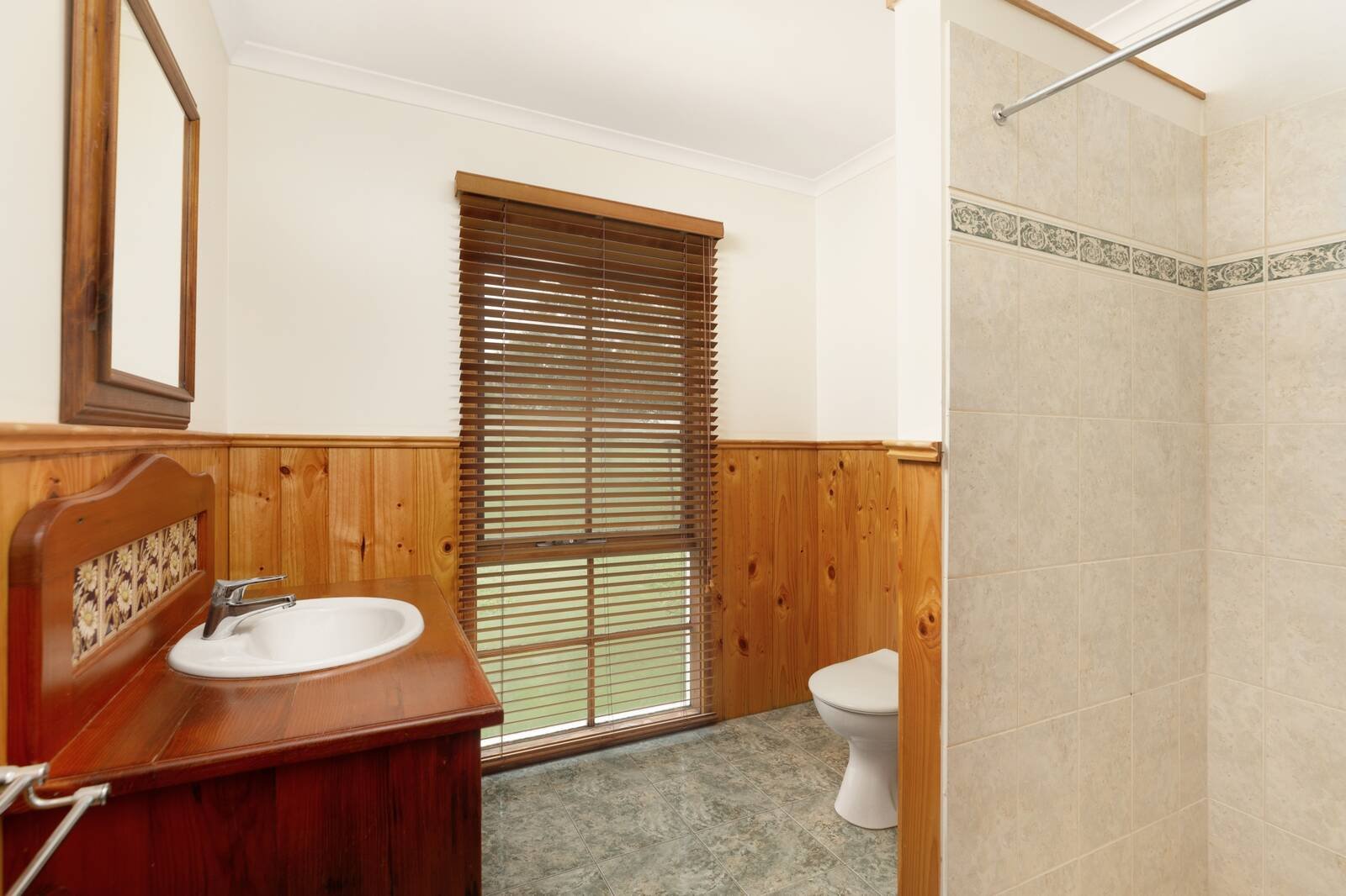 Real Estate and Property in 15 Jim Road, Newham, VIC