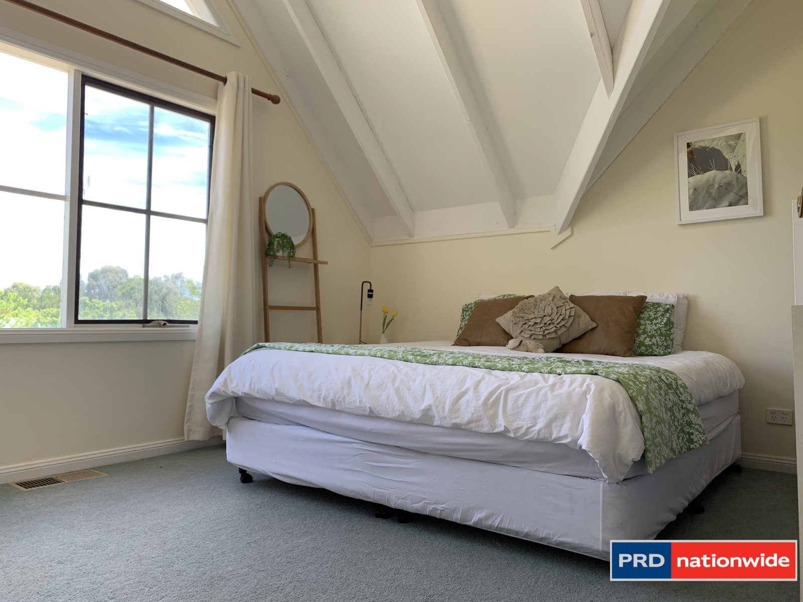 15 John Dwyer Crescent BUNGENDORE 11