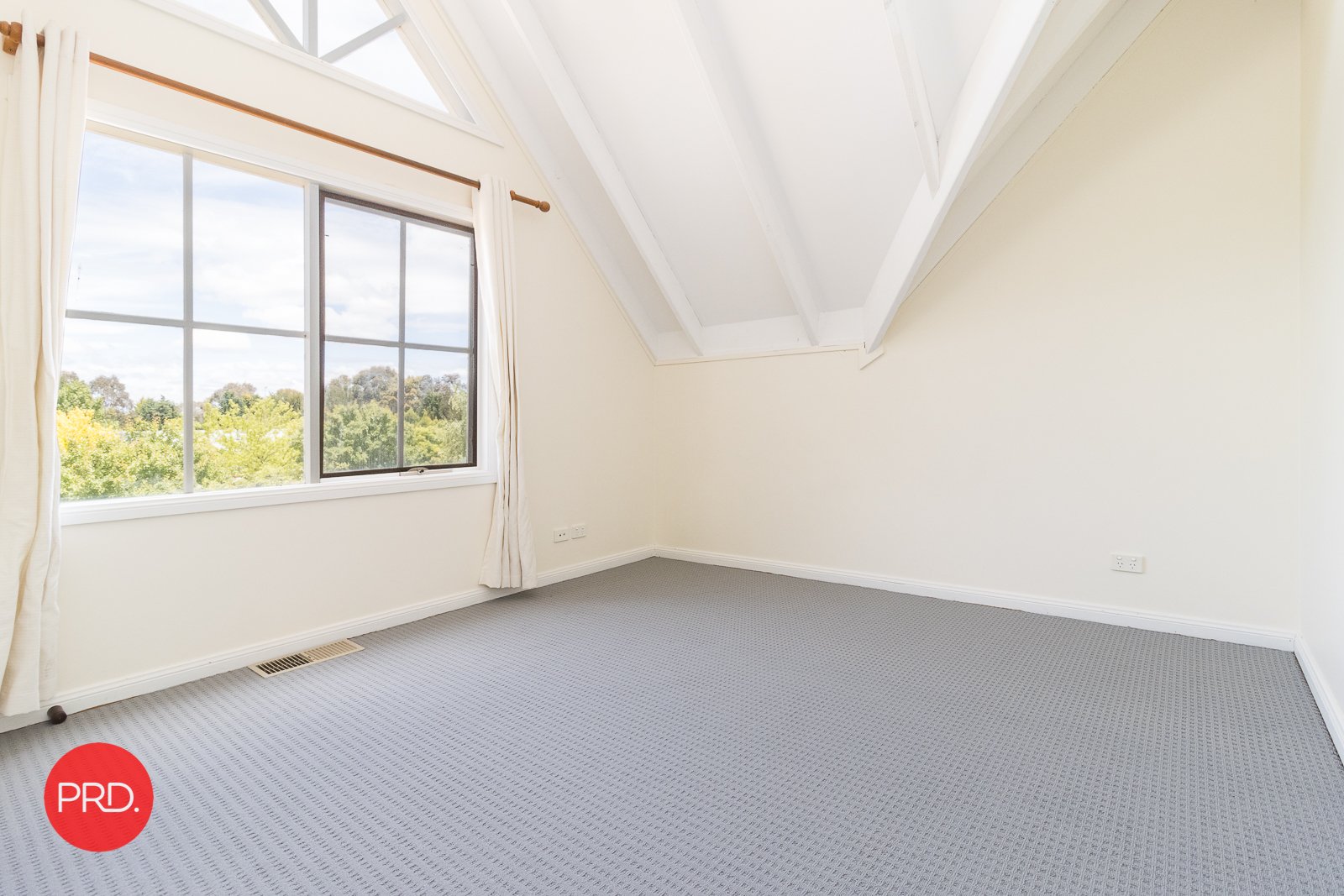 15 John Dwyer Crescent BUNGENDORE 14