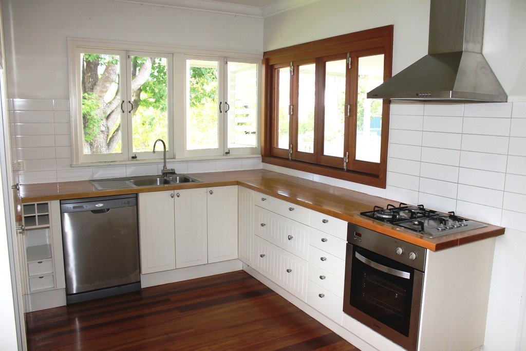 15 Kembla Street WAVELL HEIGHTS 3