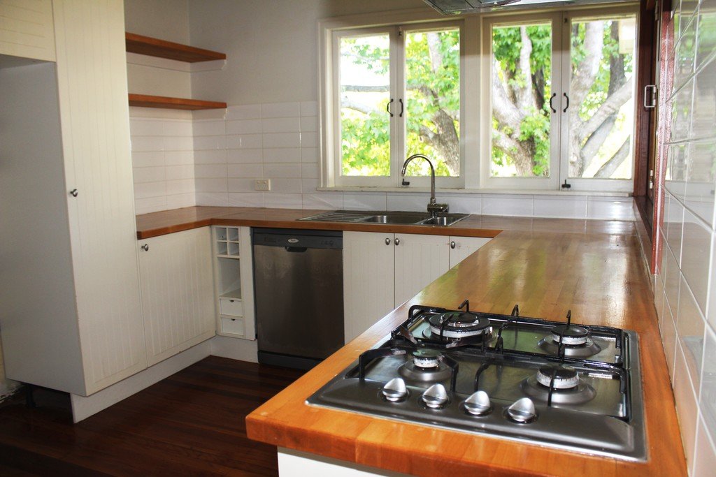 15 Kembla Street WAVELL HEIGHTS 4