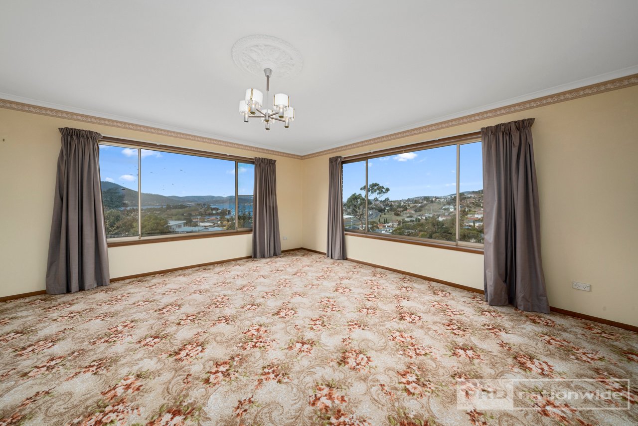 15 Kinarra Crescent CHIGWELL 10