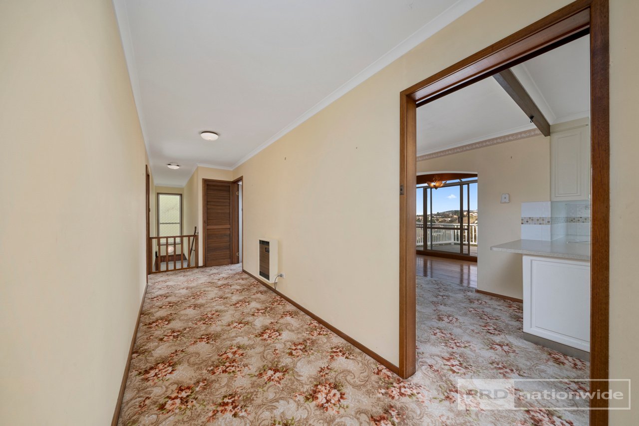 15 Kinarra Crescent CHIGWELL 12