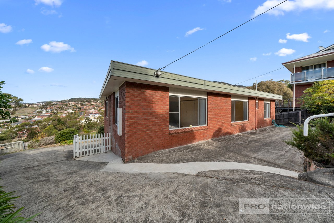 15 Kinarra Crescent CHIGWELL 19