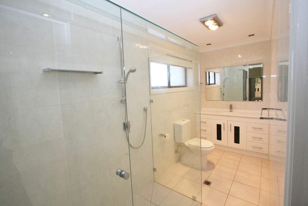 15 Kincardine Drive BENOWA 8