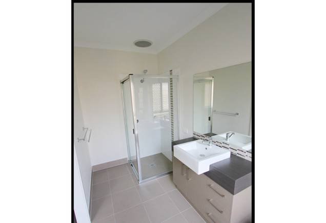 15 Koolivoo Parade BOYNE ISLAND 8