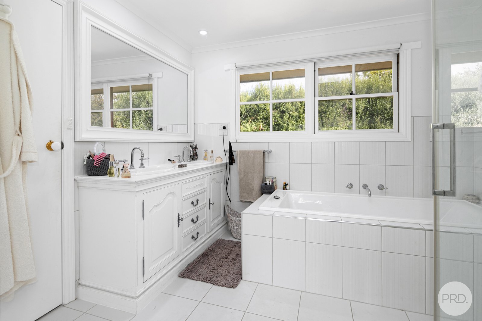 15 Lake Street LAKE WENDOUREE 11